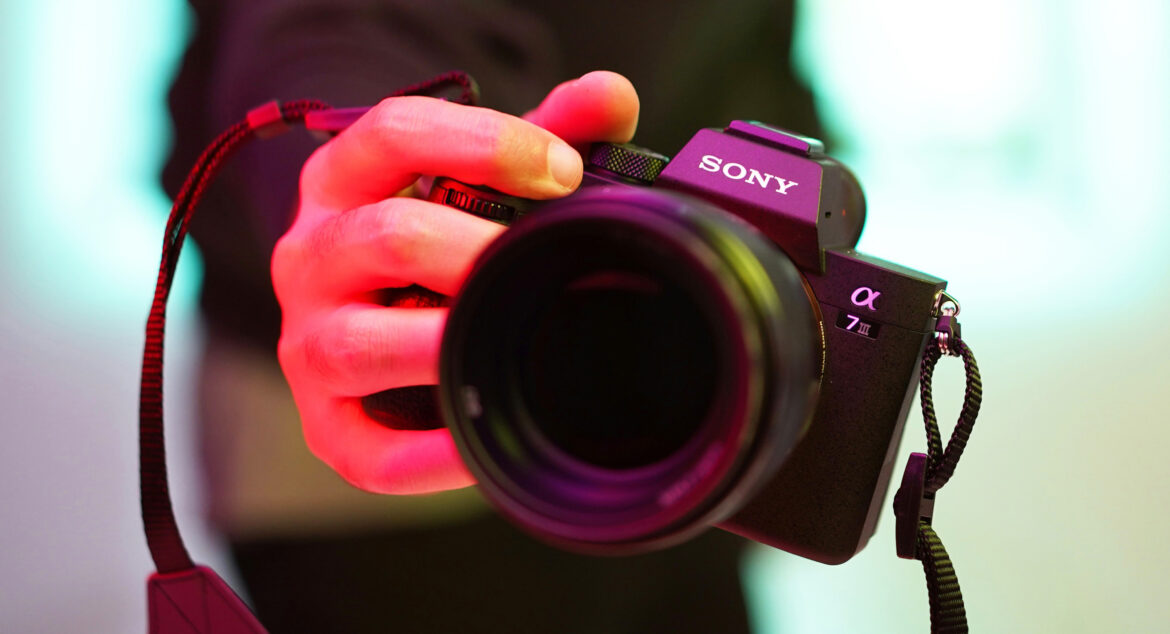 Best Sony Camera mirrorless setup with compact body, high resolution sensor, fast autofocus system, ideal for photography, video, vlogging, and professional content creation